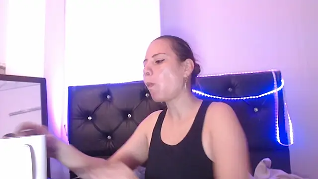 camila delarosa online show from December 21, 2025, 12:29 pm