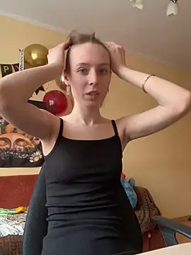 Snapshot of Crayzy_Luv chatting on February 14, 2025, 10:06 am Crayzy Luv online show from February 14, 2025, 10:06 am