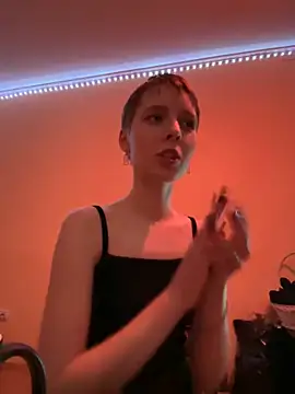 Snapshot of Crayzy_Luv chatting on February 19, 2025, 3:49 pm Crayzy Luv online show from February 19, 2025, 3:49 pm