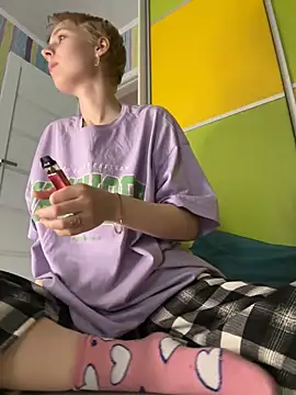 Snapshot of Crayzy_Luv chatting on March 19, 2025, 9:48 pm Crayzy Luv online show from March 19, 2025, 9:48 pm