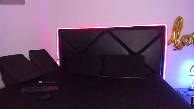 Snapshot of ScarlettAndClark chatting on February 28, 2026, 5:40 am ScarlettAndClark online show from February 28, 2026, 5:40 am