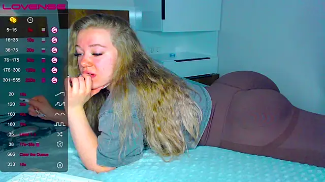 kitti kaattt online show from September 20, 2025, 5:01 am