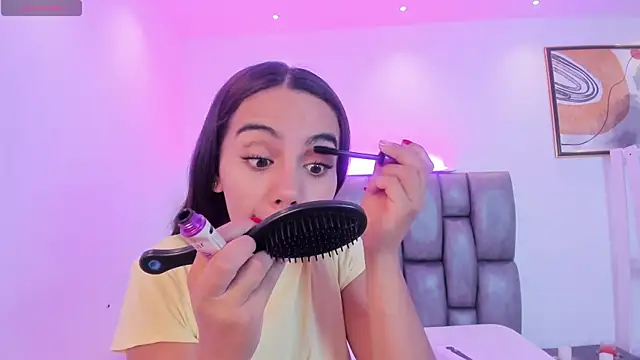 martina mancini online show from December 18, 2025, 11:36 am