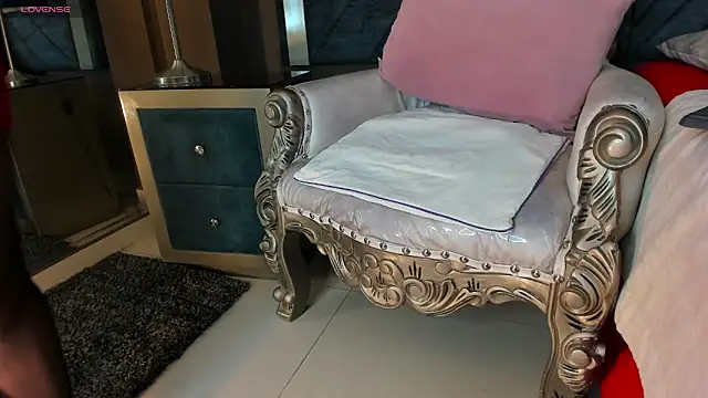 Janna Rousse  online show from October 2, 2025, 12:19 pm