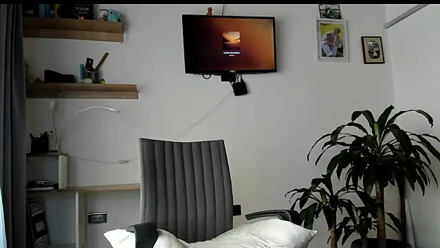 manucute 23  online show from February 17, 2026, 3:31 pm