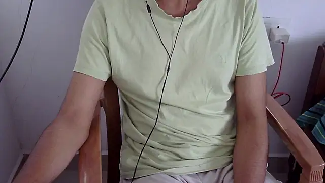 Snapshot of The_SHY_uncut chatting on May 10, 2026, 6:28 am The SHY uncut online show from May 10, 2026, 6:28 am
