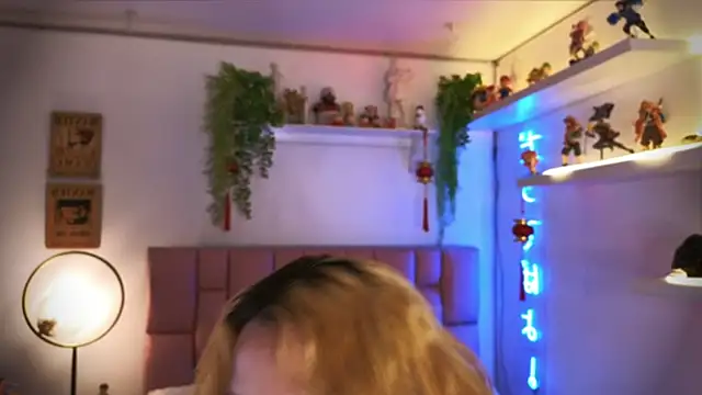 albaismynameX online show from December 2, 2025, 12:07 pm