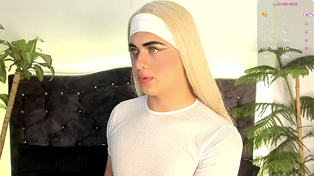 candy canne   online show from December 11, 2024, 6:20 pm