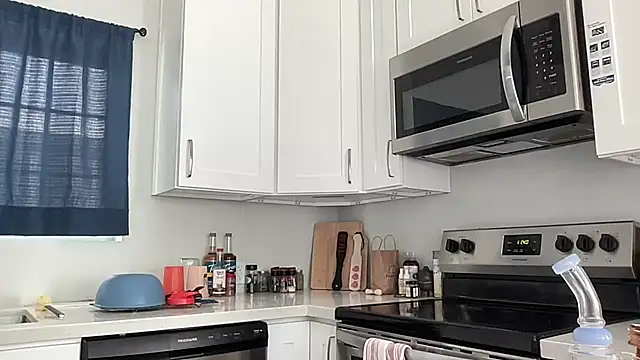 NatalieKneals online show from January 7, 2026, 7:41 pm