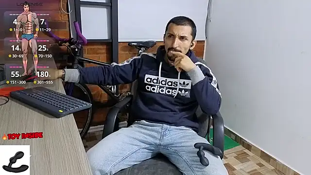 Marck Muscle online show from October 3, 2025, 11:39 pm