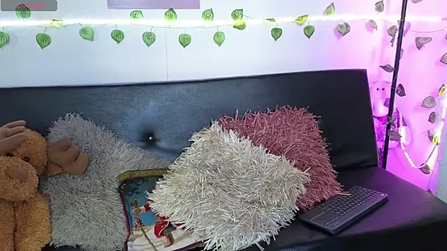 alondra darling online show from December 15, 2025, 4:13 pm