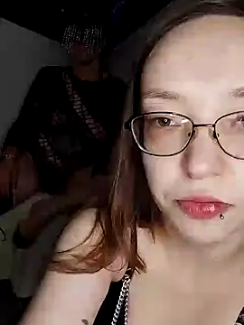 Isabella Geney online show from February 10, 2025, 10:40 pm