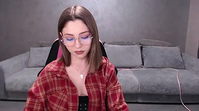 Tessa Walker online show from December 4, 2025, 10:14 am