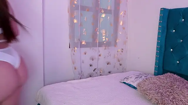 Lilly Peach22 online show from November 26, 2025, 3:50 am