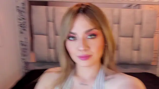 KataHot  online show from November 25, 2025, 7:58 pm