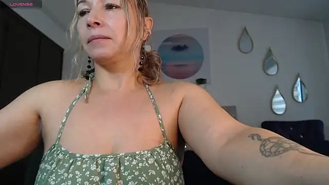 Snapshot of Ingridbergman chatting on July 14, 2026, 1:17 pm Ingridbergman online show from July 14, 2026, 1:17 pm