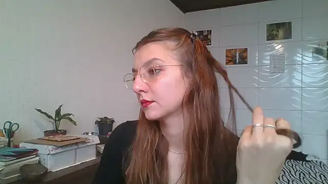 SweetyBabyDemon online show from December 1, 2025, 1:23 pm