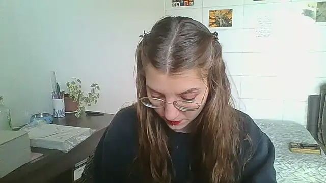 SweetyBabyDemon online show from November 10, 2025, 1:05 pm