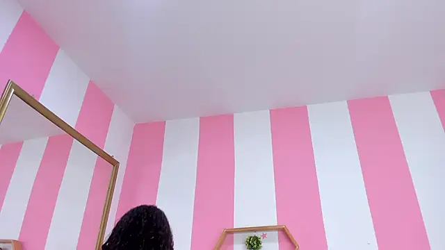 ISABELLA 020 online show from April 21, 2026, 12:01 pm