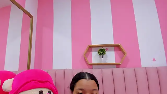 ISABELLA 020 online show from October 23, 2025, 12:48 pm