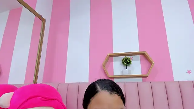 ISABELLA 020 online show from December 5, 2025, 2:26 pm