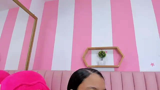 ISABELLA 020 online show from December 3, 2025, 12:48 pm