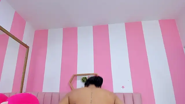 ISABELLA 020 online show from April 18, 2026, 12:18 pm