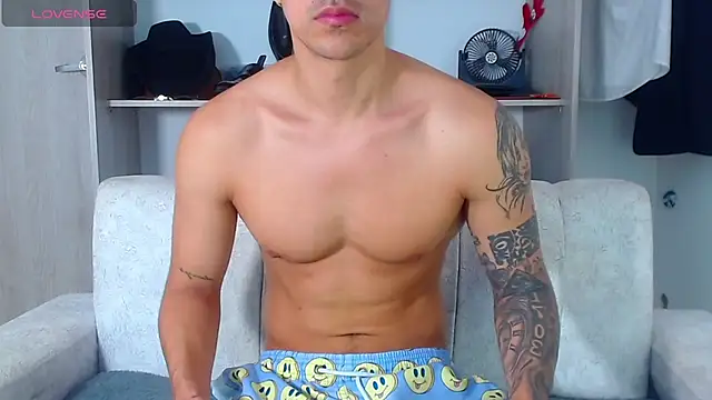 Snapshot of Tristan-bm chatting on November 18, 2025, 12:41 pm Tristan-bm online show from November 18, 2025, 12:41 pm