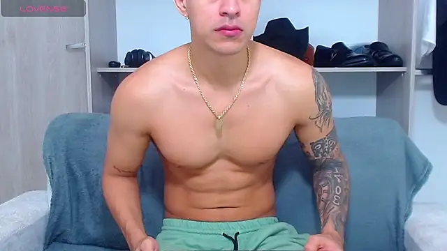 Snapshot of Tristan-bm chatting on October 12, 2025, 12:28 pm Tristan-bm online show from October 12, 2025, 12:28 pm