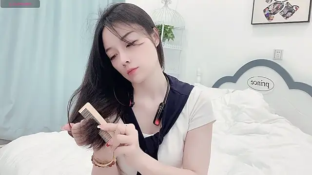 AKiKi711 online show from April 14, 2026, 4:56 pm