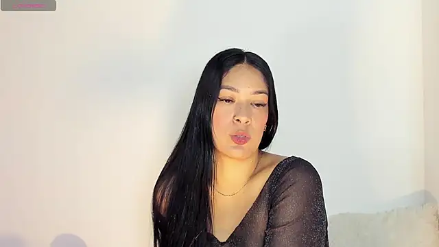 Snapshot of bella_hadid1_ chatting on June 21, 2026, 6:30 am bella hadid1 online show from June 21, 2026, 6:30 am