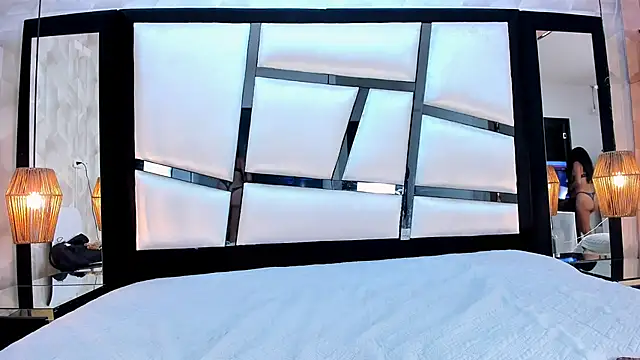 Snapshot of LiaObrien chatting on February 19, 2026, 9:23 pm LiaObrien online show from February 19, 2026, 9:23 pm