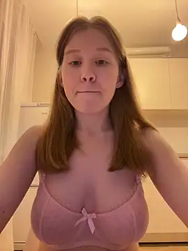 Eva Weyne online show from April 13, 2026, 8:24 pm