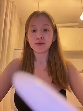 Eva Weyne online show from June 10, 2026, 8:43 pm