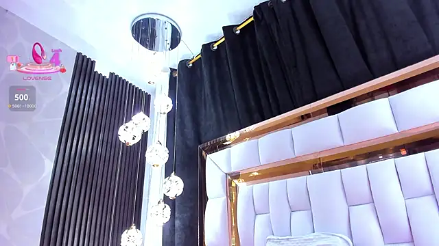 SarayRoyse online show from March 25, 2026, 7:35 pm