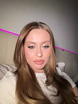 Snapshot of Sweet__Milly chatting on April 30, 2026, 7:32 pm Sweet Milly online show from April 30, 2026, 7:32 pm