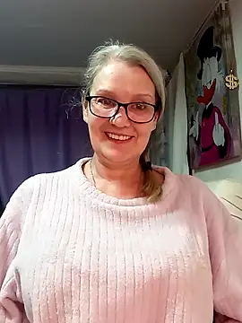 irinamaux online show from February 15, 2026, 9:25 pm