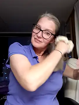 Snapshot of irinamaux chatting on October 24, 2025, 4:17 pm irinamaux online show from October 24, 2025, 4:17 pm