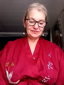 Snapshot of irinamaux chatting on June 17, 2026, 6:46 am irinamaux online show from June 17, 2026, 6:46 am