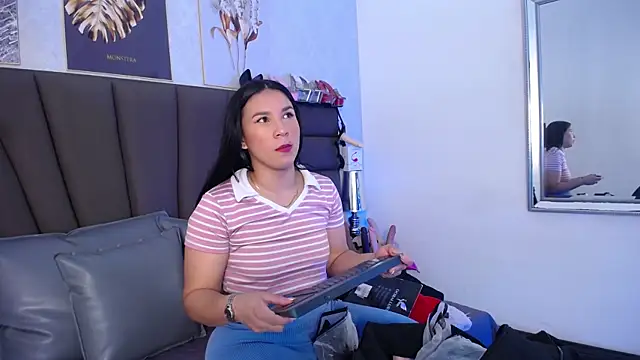 Sofi Perez  online show from May 19, 2026, 11:17 am