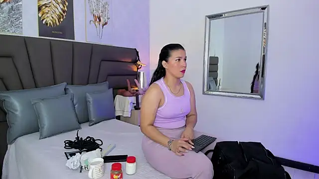 Sofi Perez  online show from June 3, 2026, 11:11 am