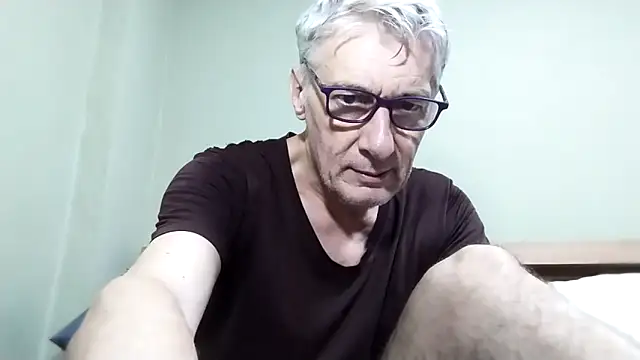 BIGUNCUTHARDCOCK online show from November 18, 2025, 11:48 pm