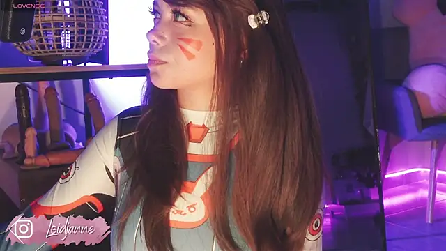 loIijanne online show from September 11, 2025, 3:28 am