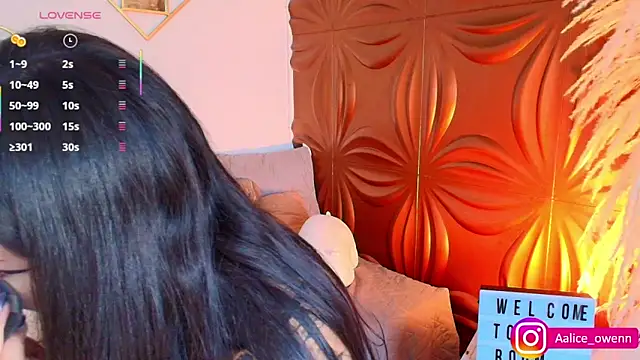 Aliceowenn online show from October 1, 2025, 9:07 pm