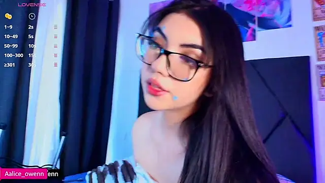 Aliceowenn online show from November 11, 2025, 9:09 pm