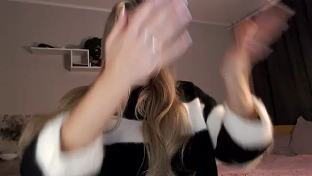 Snapshot of Milk_Bunny chatting on December 15, 2024, 6:04 pm Milk Bunny online show from December 15, 2024, 6:04 pm