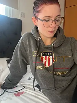 RoxiBlack online show from February 12, 2026, 9:53 am