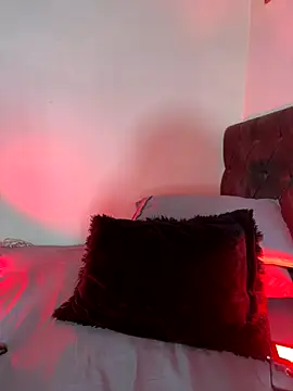 Snapshot of Victoria_Kastelo chatting on December 21, 2025, 3:19 am Victoria Kastelo online show from December 21, 2025, 3:19 am