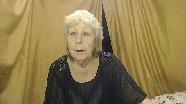 Snapshot of _Estelitta_5 chatting on February 4, 2026, 5:41 pm Estelitta 5 online show from February 4, 2026, 5:41 pm