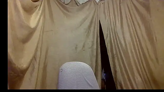 Snapshot of _Estelitta_5 chatting on February 17, 2026, 3:20 pm Estelitta 5 online show from February 17, 2026, 3:20 pm